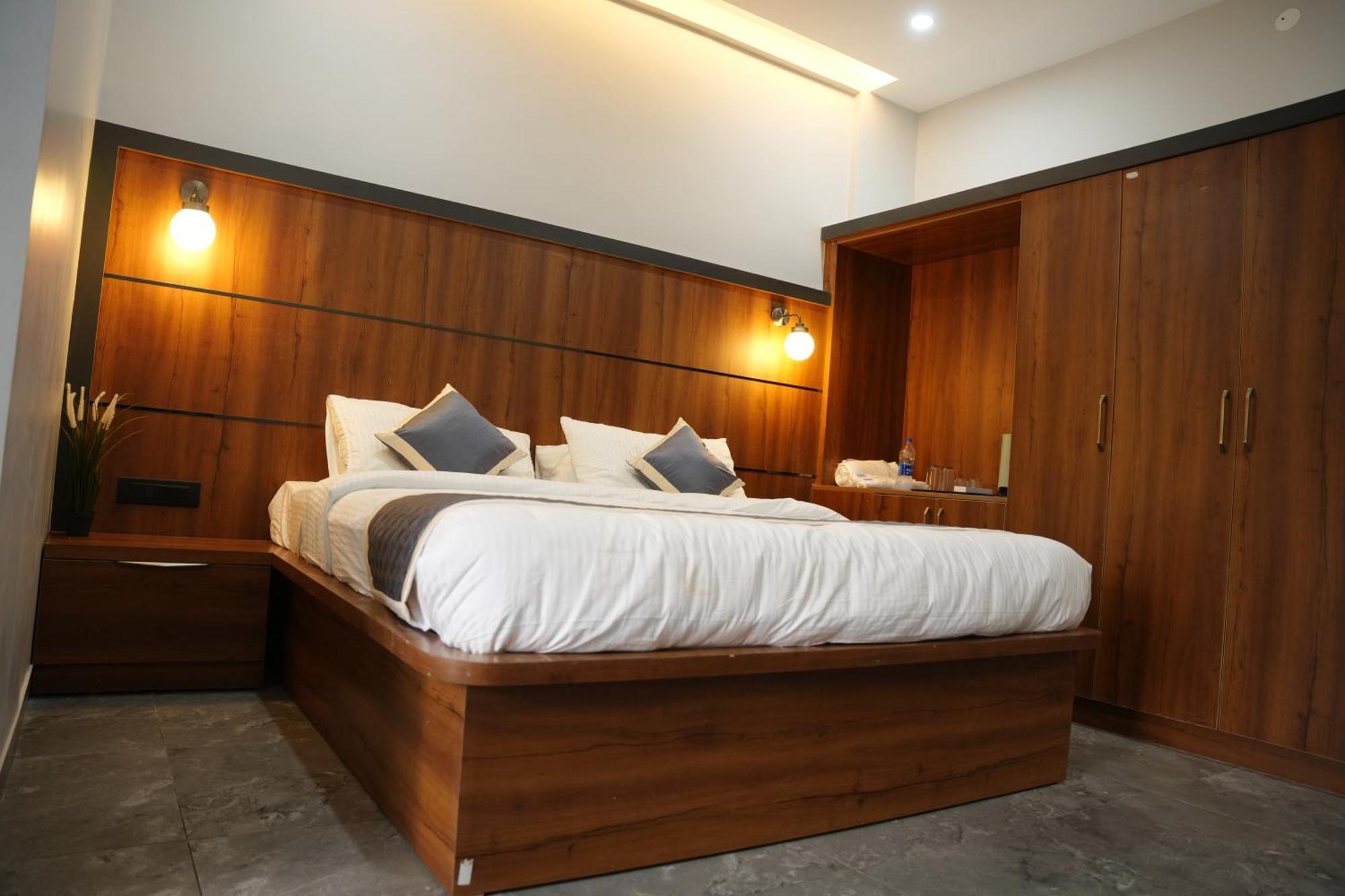 Hotel Sarvam Residency Sāgar Exterior foto